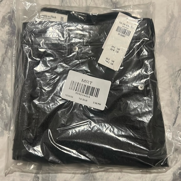 Abercrombie Mixed Fabric Ultra High Rise Ankle Straight Jean SIZE 30 SHORT - Picture 2 of 5